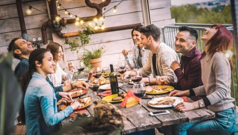 Sư Tử độc th&acirc;n c&oacute; cơ hội gặp gỡ người mới v&agrave;o giữa tuần. Ảnh: liveboldandbloom.com
