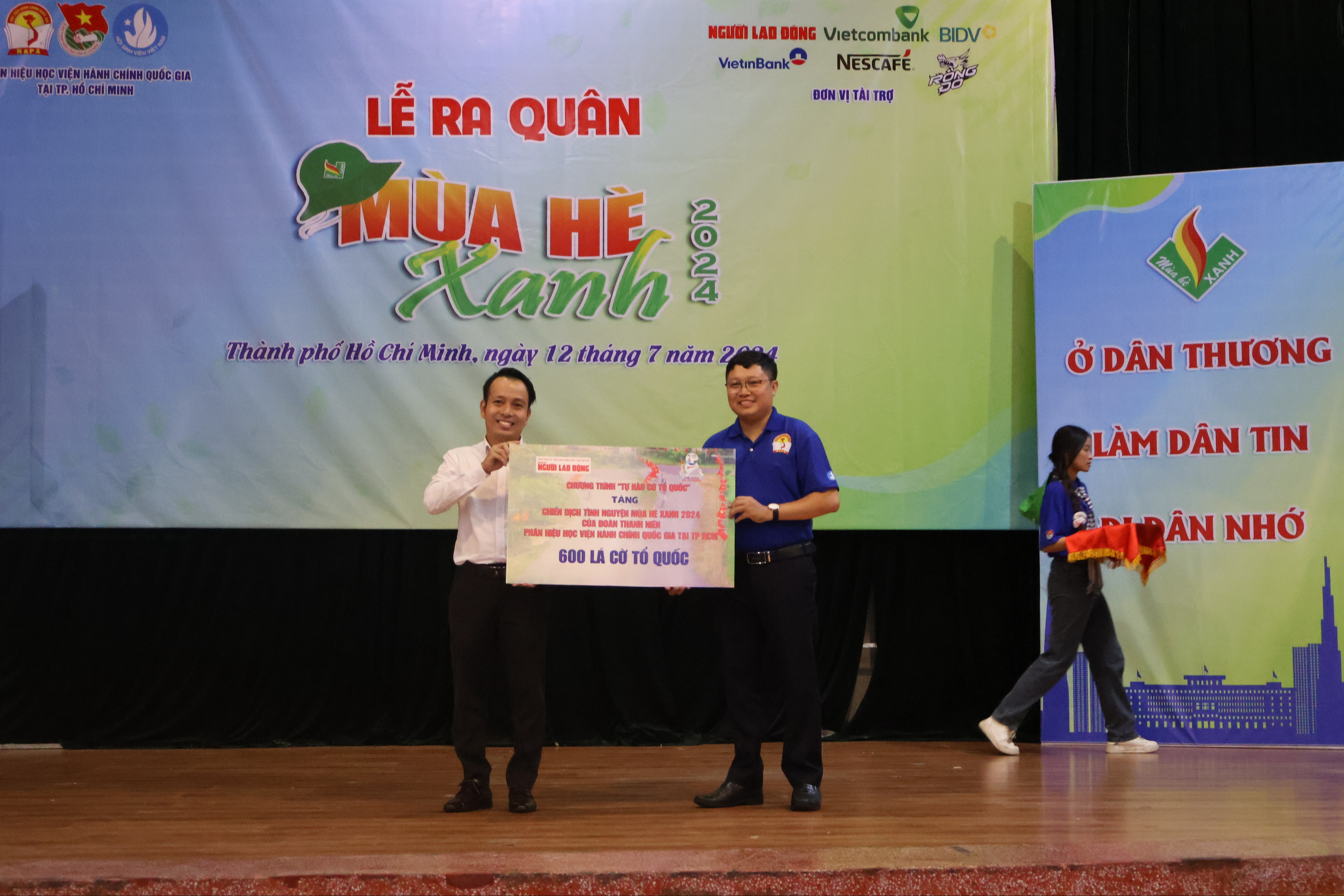 B&aacute;o Người Lao Động đồng h&agrave;nh c&ugrave;ng Chiến dịch t&igrave;nh nguyện "M&ugrave;a h&egrave; xanh"- Ảnh 1.