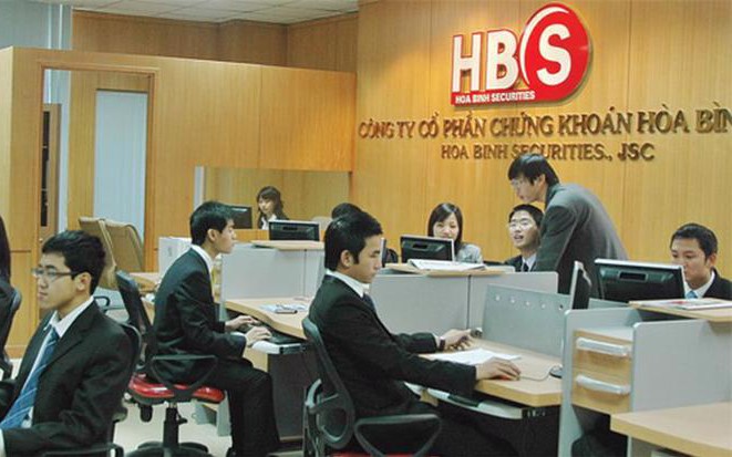 Chủ tịch công ty chứng khoán sinh năm 2003 muốn mua hơn 1,5 triệu cổ phiếu HBS