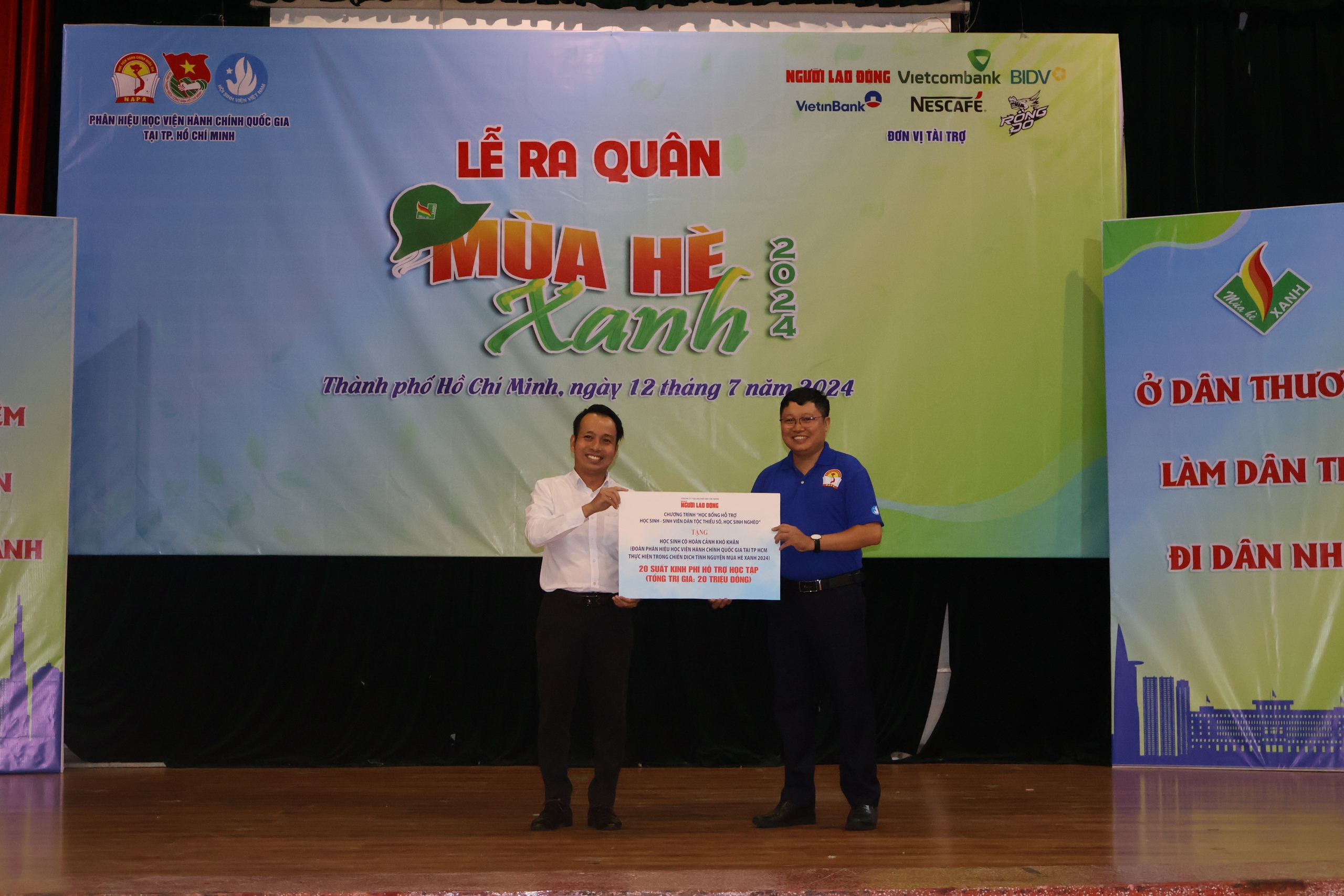 B&aacute;o Người Lao Động đồng h&agrave;nh c&ugrave;ng Chiến dịch t&igrave;nh nguyện "M&ugrave;a h&egrave; xanh"- Ảnh 2.