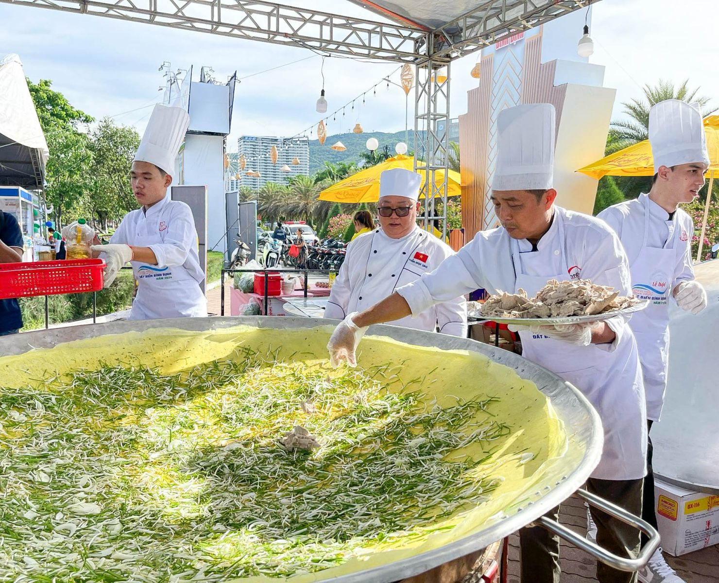 M&atilde;n nh&atilde;n với h&agrave;ng ng&agrave;n đặc sản tại lễ hội Tinh hoa đất biển B&igrave;nh Định- Ảnh 4.