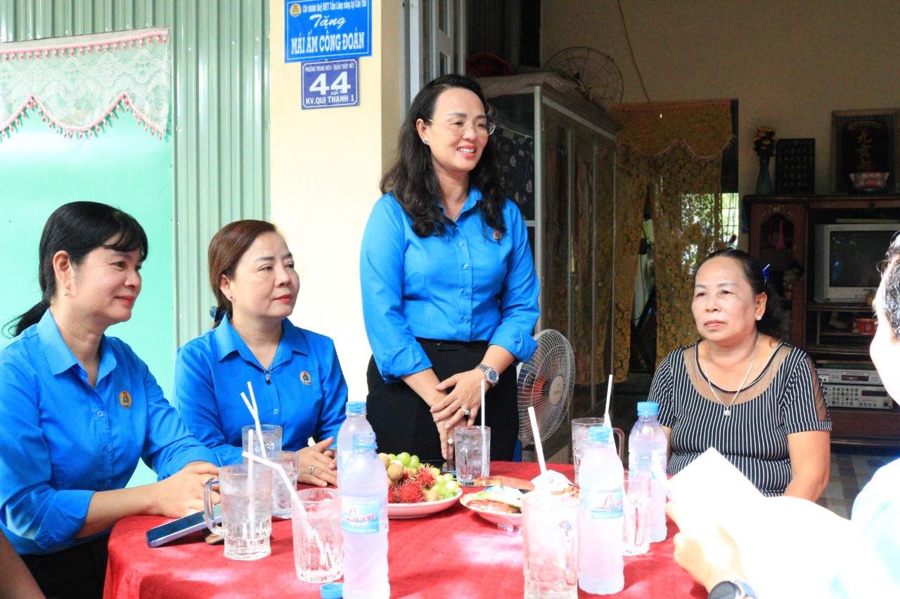 Vừa làm đường, vừa tặng nhà- Ảnh 3.