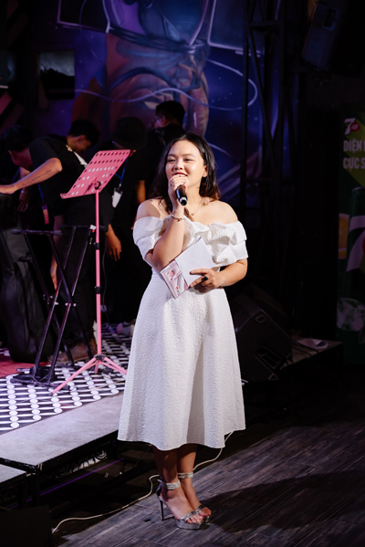 Huyền Trang ao ước được cọ x&aacute;t th&ecirc;m nhiều hơn, đ&uacute;c kết những b&agrave;i học mới để ho&agrave;n thiện bản th&acirc;n mỗi ng&agrave;y.