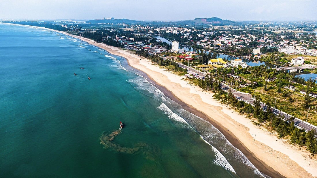 Bãi biển Mỹ Khê, địa điểm xuất phát các nội dung bơi