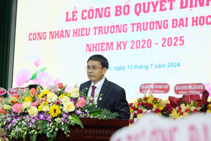 C&ocirc;ng bố quyết định c&ocirc;ng nhận t&acirc;n Hiệu trưởng Trường ĐH Quy Nhơn- Ảnh 1.
