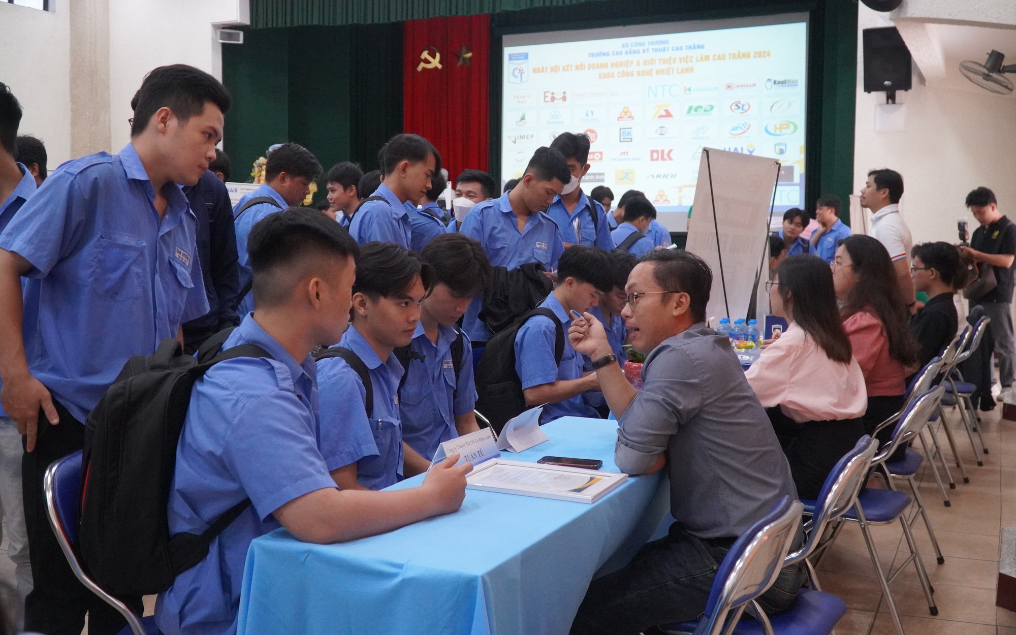 Doanh nghiệp thiếu lao động kỹ thuật, sinh viên ứng tuyển là có việc ngay