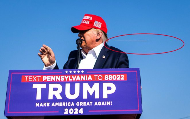 Bức ảnh có một không hai: Viên đạn bay sượt đầu ông Trump