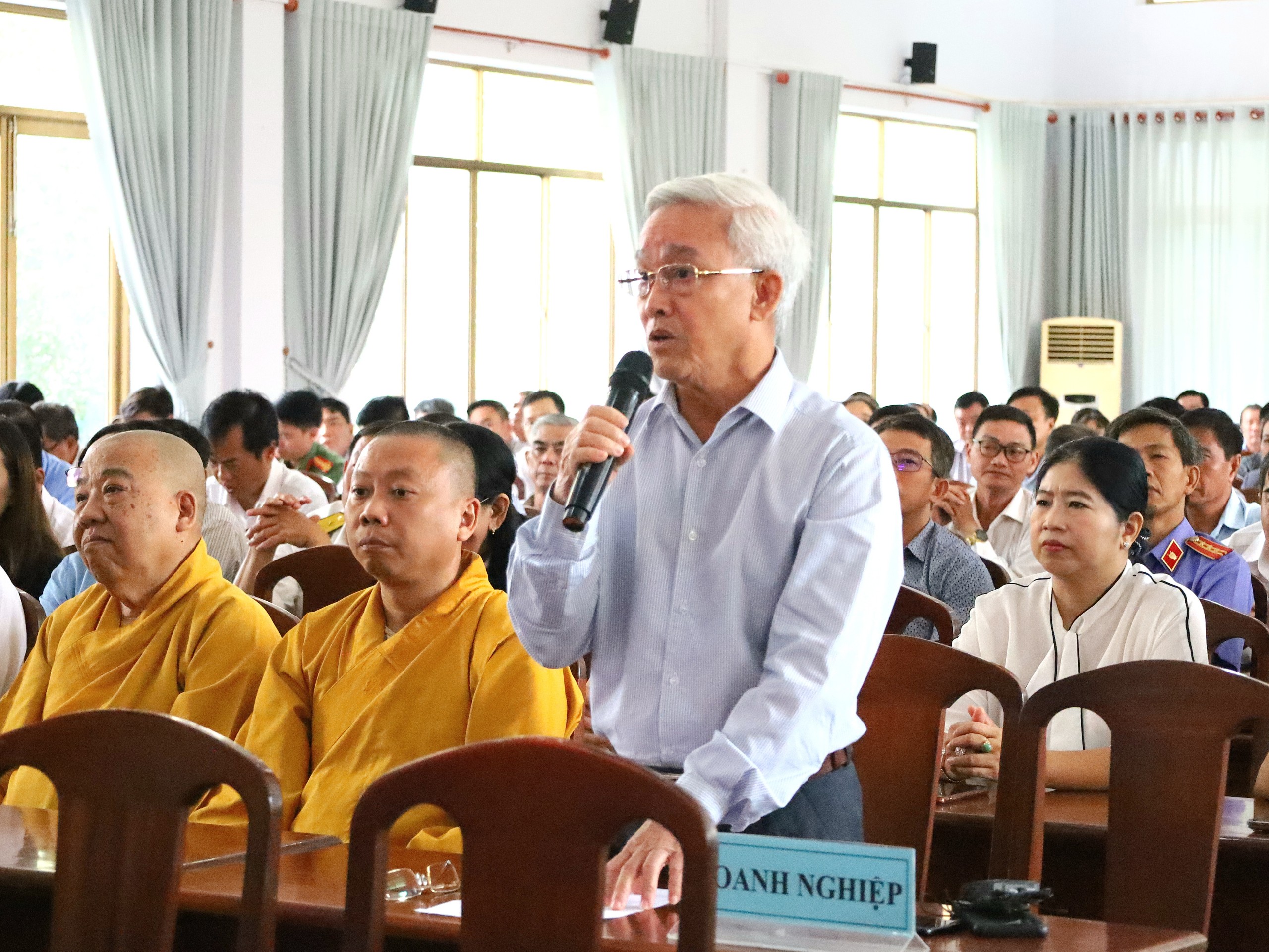 Thủ tướng Phạm Minh Ch&iacute;nh trả lời "n&oacute;ng" nhiều &yacute; kiến của cử tri Cần Thơ- Ảnh 3.