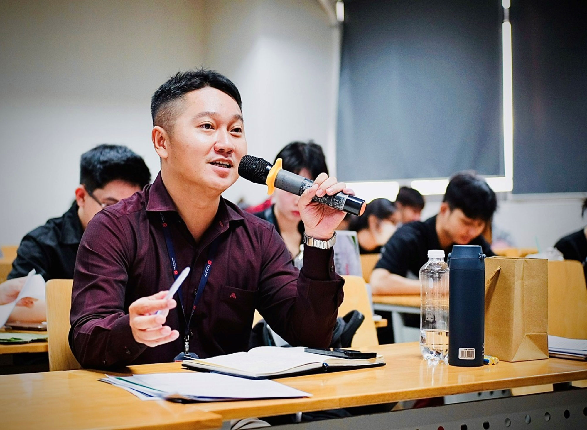 ThS L&ecirc; Anh T&uacute;, giảng vi&ecirc;n Khoa Quan hệ C&ocirc;ng ch&uacute;ng - Truyền th&ocirc;ng Trường ĐH Văn Lang (TP HCM), n&oacute;i về kinh nghiệm ứng ph&oacute; khủng hoảng truyền th&ocirc;ng Ảnh: AN NA