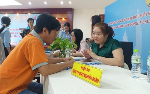 Đưa kiến thức pháp luật đến công nhân