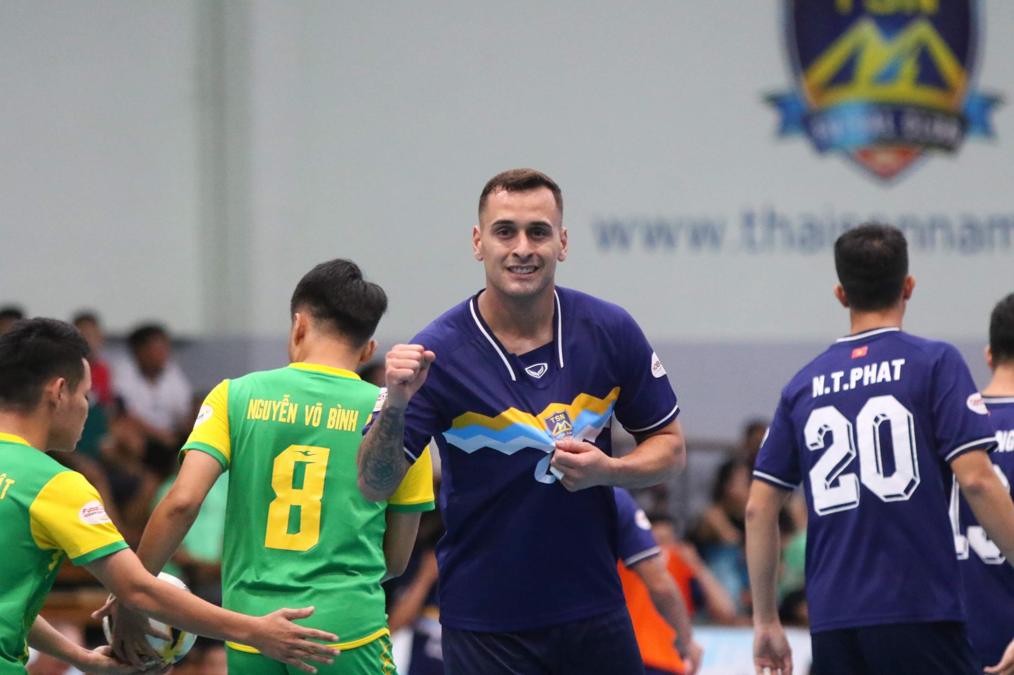 &Aacute; qu&acirc;n g&acirc;y sốc v&ograve;ng  11 giải futsal VĐQG- Ảnh 2.