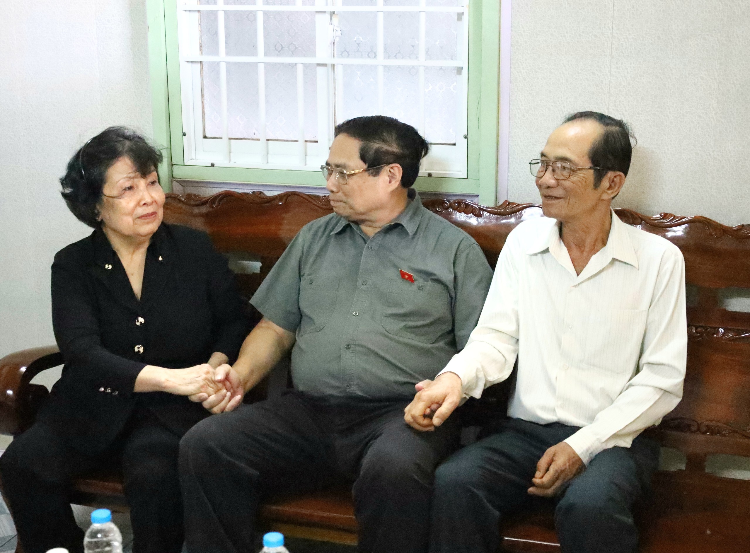 Thủ tướng Phạm Minh Ch&iacute;nh trả lời "n&oacute;ng" nhiều &yacute; kiến của cử tri Cần Thơ- Ảnh 5.