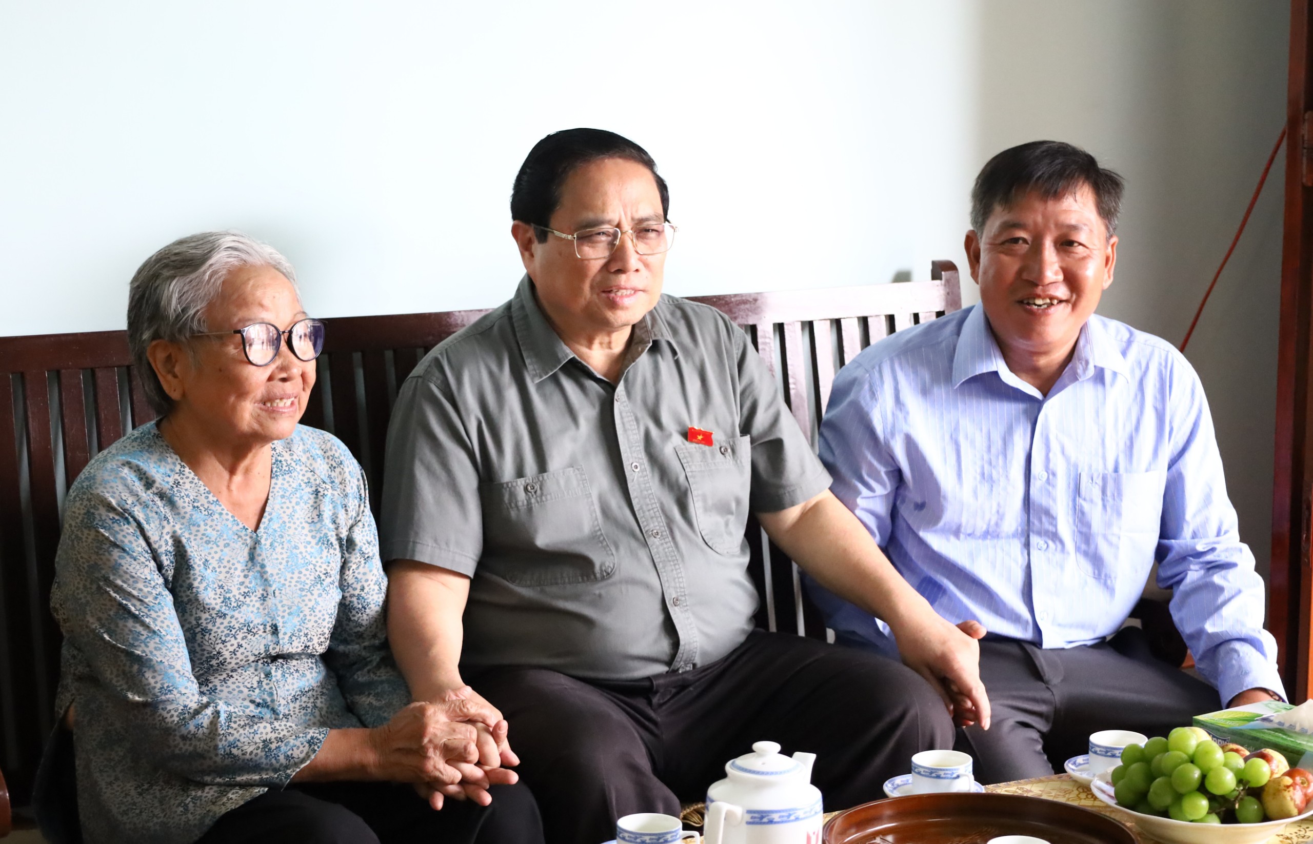 Thủ tướng Phạm Minh Ch&iacute;nh trả lời "n&oacute;ng" nhiều &yacute; kiến của cử tri Cần Thơ- Ảnh 4.