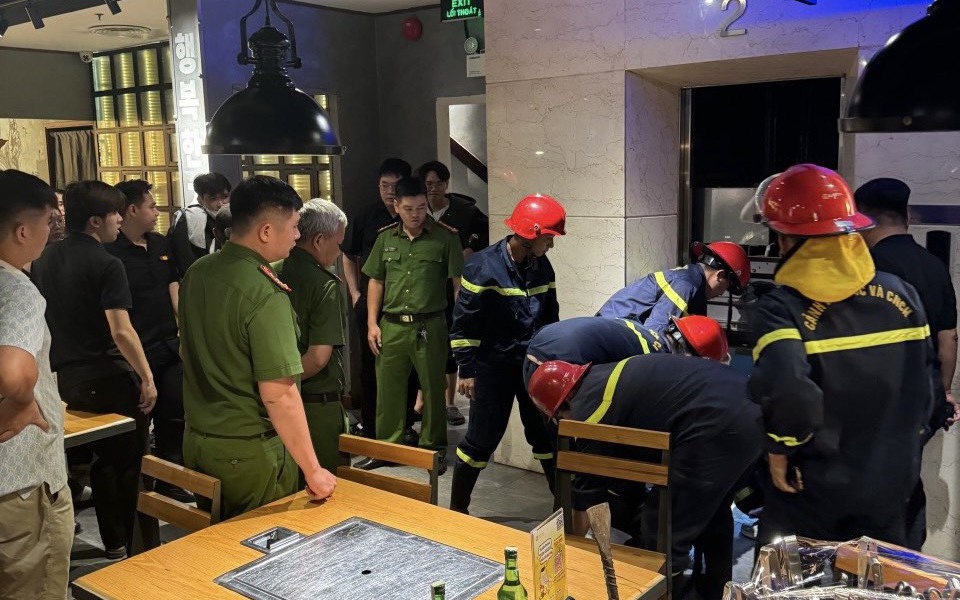 TP HCM: Sự cố thang máy ở nhà hàng Kpub, cảnh sát giải cứu 9 người