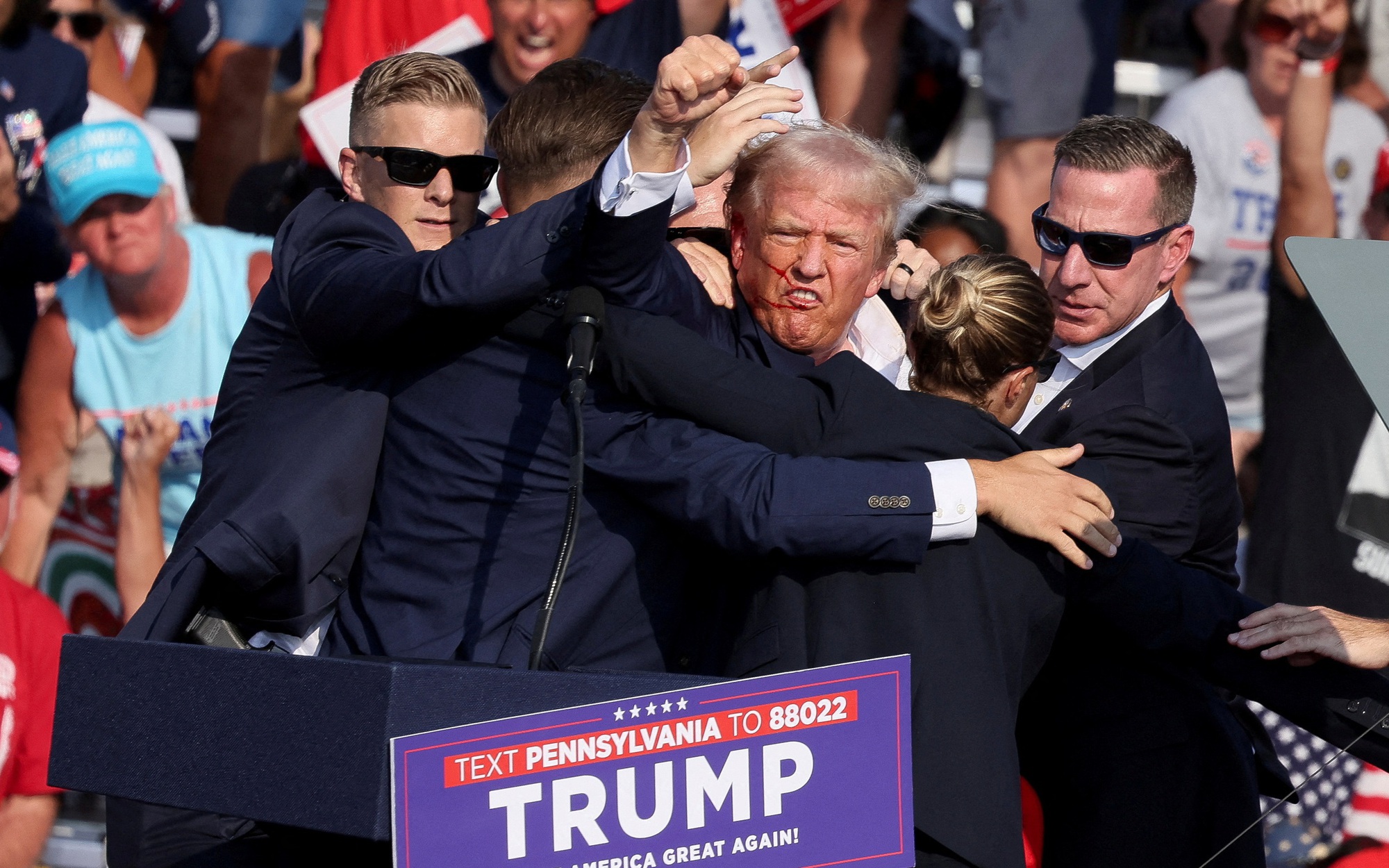 Ông Trump xuất hiện sau vụ mưu sát, tuyên bố cứng rắn