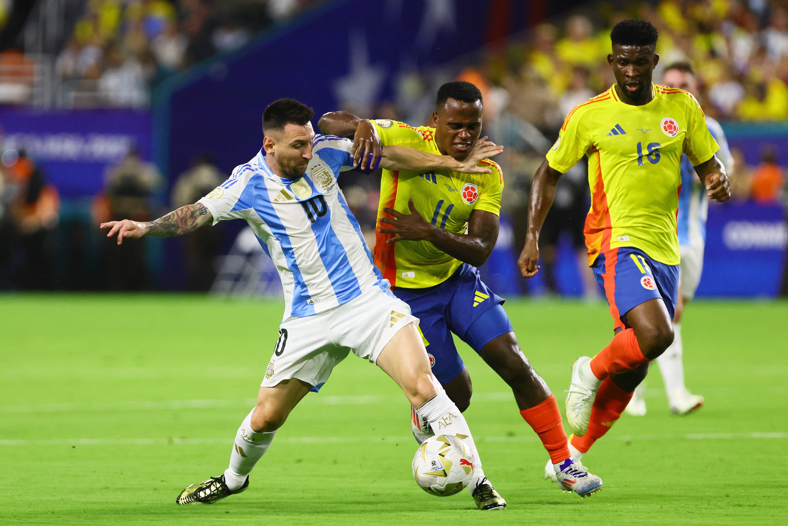 Messi rời s&acirc;n trong nước mắt, Lautaro Martinez đưa Argentina v&ocirc; địch Copa America 2024- Ảnh 2.