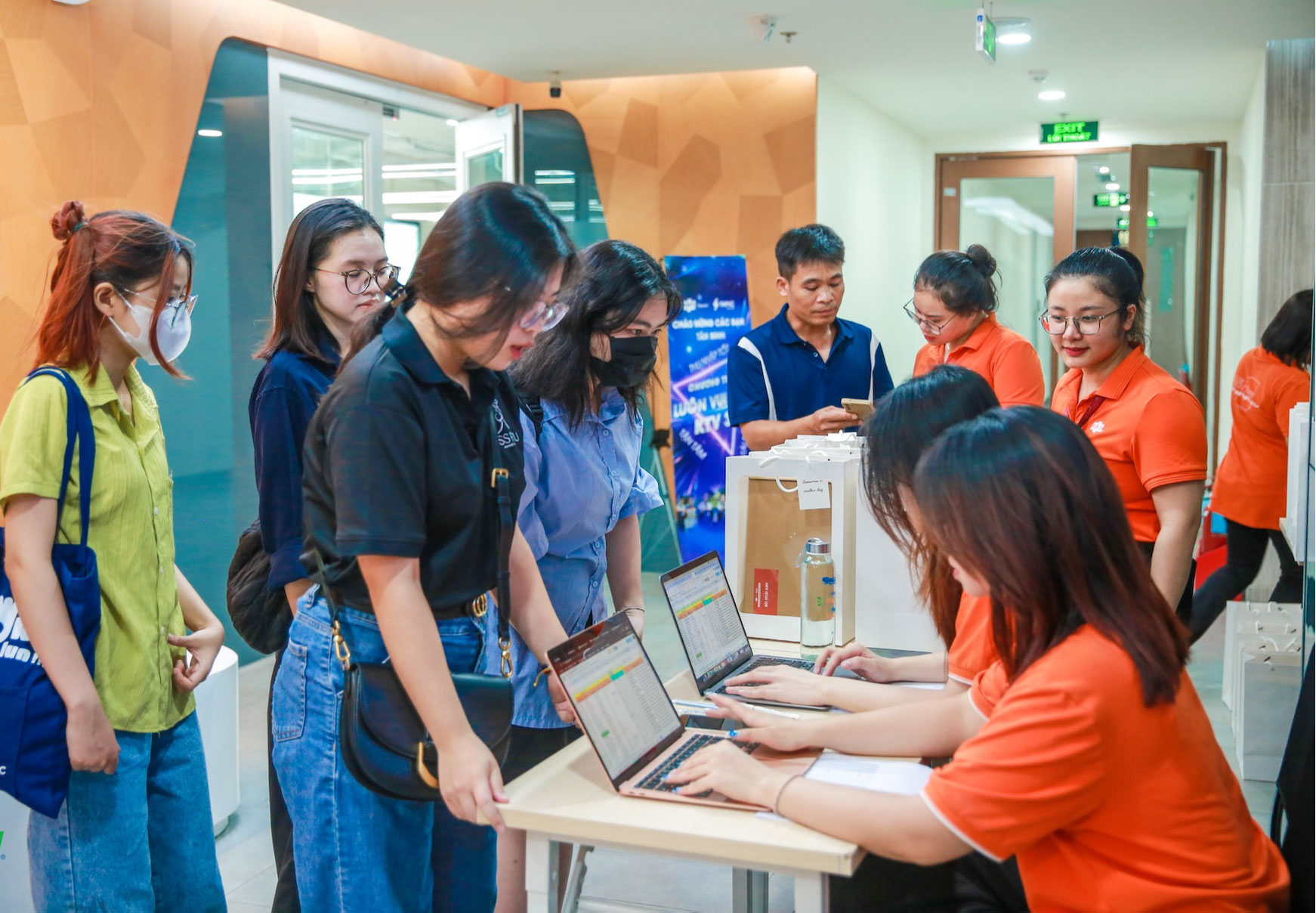 Ngo&agrave;i lương, lao động trẻ ng&agrave;y nay c&oacute; xu hướng chọn những c&ocirc;ng ty c&oacute; văn h&oacute;a doanh nghiệp