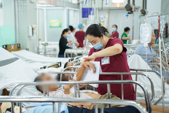 Lượng người bệnh nhập cấp cứu Bệnh viện Chợ Rẫy tăng kỷ lục chưa từng c&oacute; Ảnh: NGUYỄN THẠNH