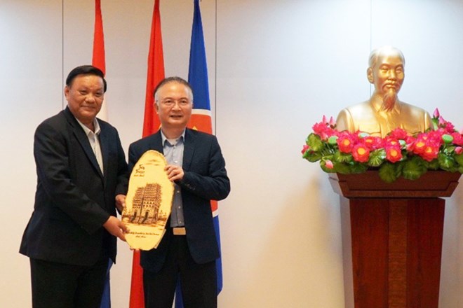 &Ocirc;ng L&ecirc; Kim To&agrave;n dẫn đầu đo&agrave;n B&igrave;nh Định đi x&uacute;c tiến đầu tư ở ch&acirc;u &Acirc;u- Ảnh 4.