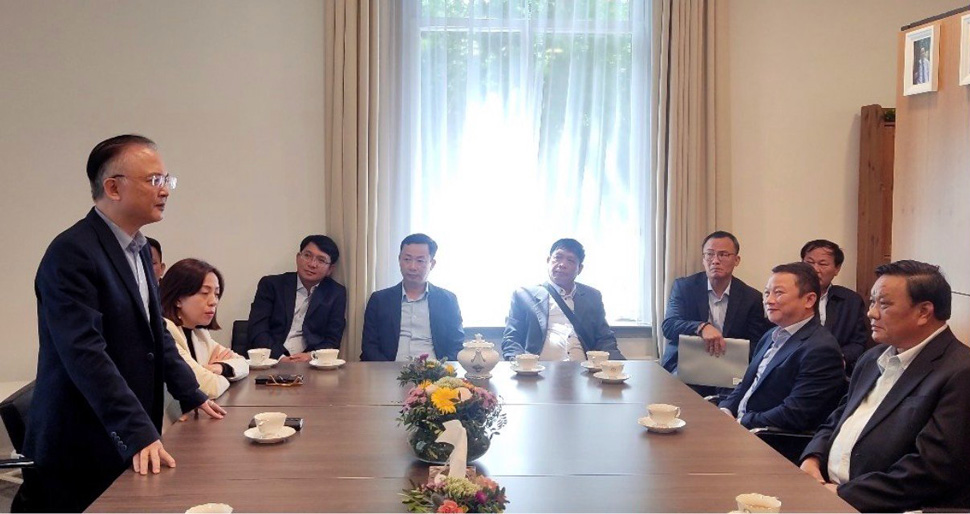 &Ocirc;ng L&ecirc; Kim To&agrave;n dẫn đầu đo&agrave;n B&igrave;nh Định đi x&uacute;c tiến đầu tư ở ch&acirc;u &Acirc;u- Ảnh 1.