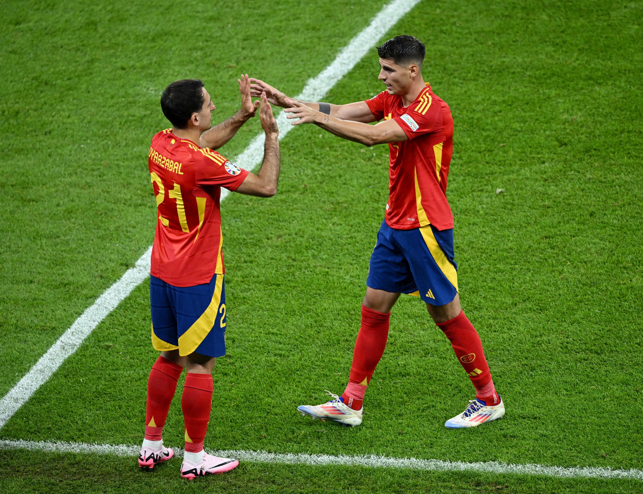 Khoảnh khắc Oyarzabal trở thành "người hùng Tây Ban Nha" tại Euro 2024- Ảnh 1.