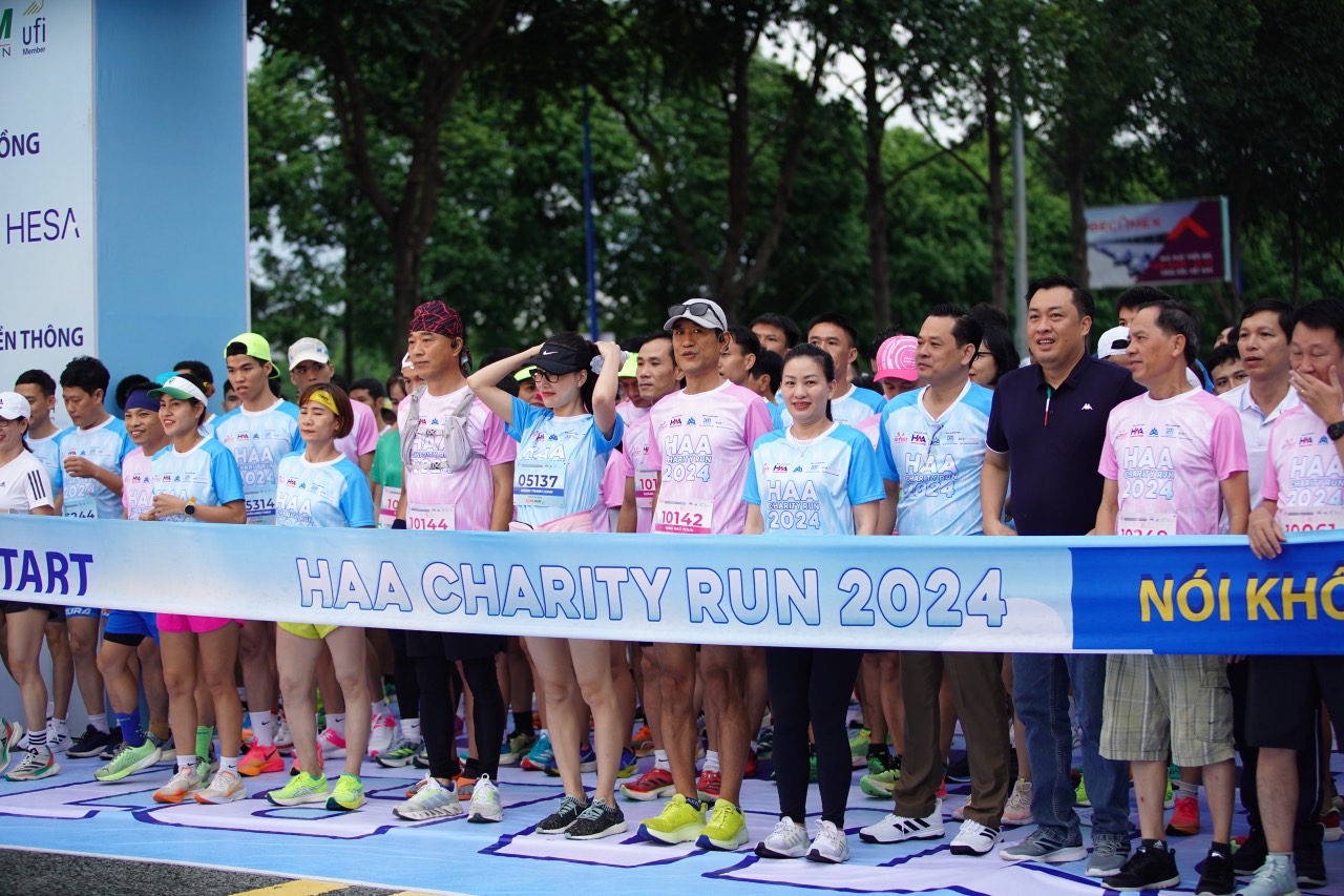 Lan tỏa th&ocirc;ng điệp "N&oacute;i kh&ocirc;ng với quảng c&aacute;o sai sự thật" tại HAA CHARITY RUN 2024- Ảnh 12.