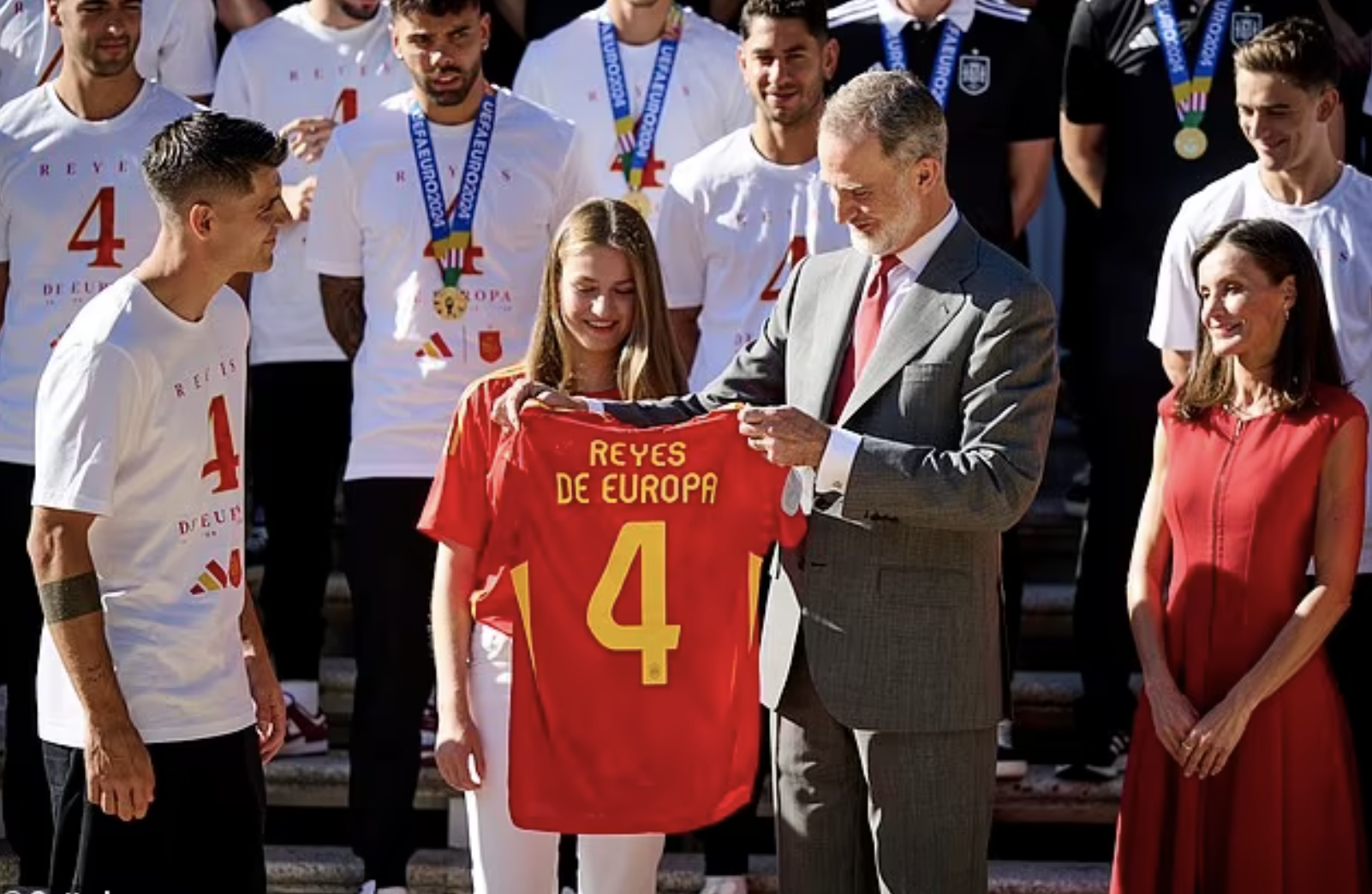 Ho&agrave;nh tr&aacute;ng lễ rước c&uacute;p v&ocirc; địch Euro 2024 của tuyển T&acirc;y Ban Nha tại Madrid- Ảnh 4.