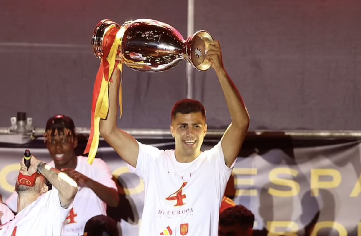 Ho&agrave;nh tr&aacute;ng lễ rước c&uacute;p v&ocirc; địch Euro 2024 của tuyển T&acirc;y Ban Nha tại Madrid- Ảnh 3.