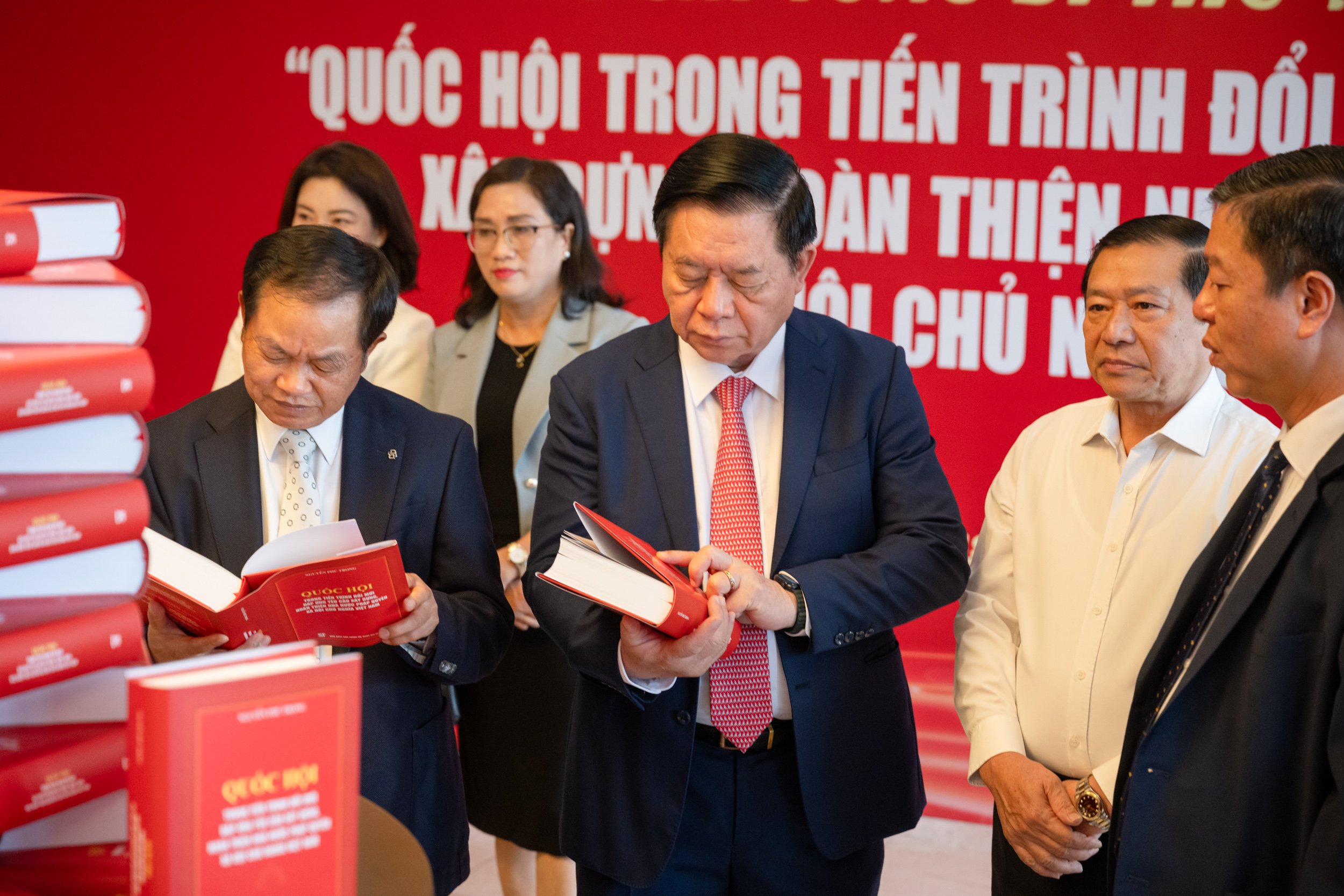 Ra mắt cuốn sách viết về Quốc hội của Tổng Bí thư Nguyễn Phú Trọng- Ảnh 2.