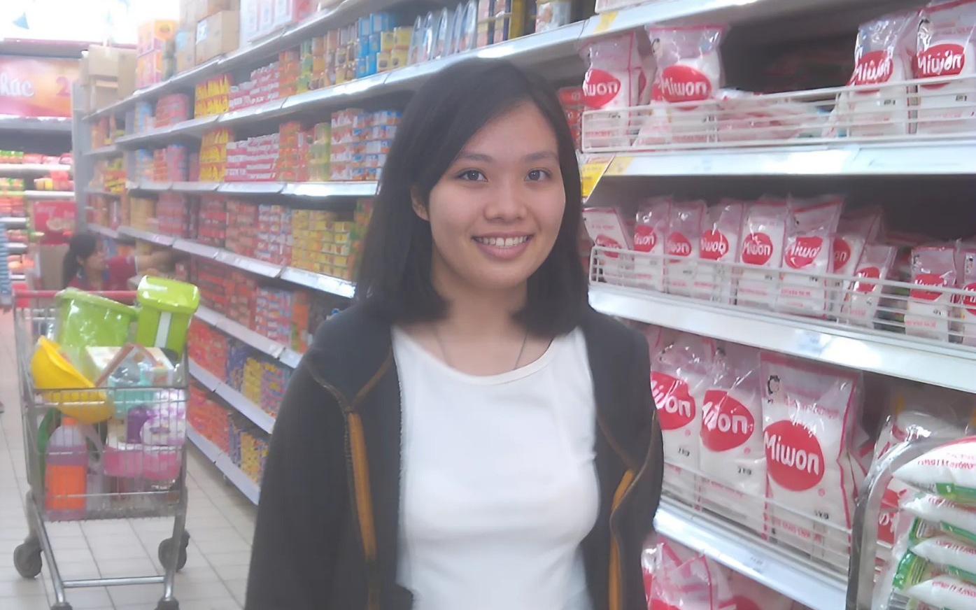 Lần đầu đi thang cuốn ở Co-op mart
