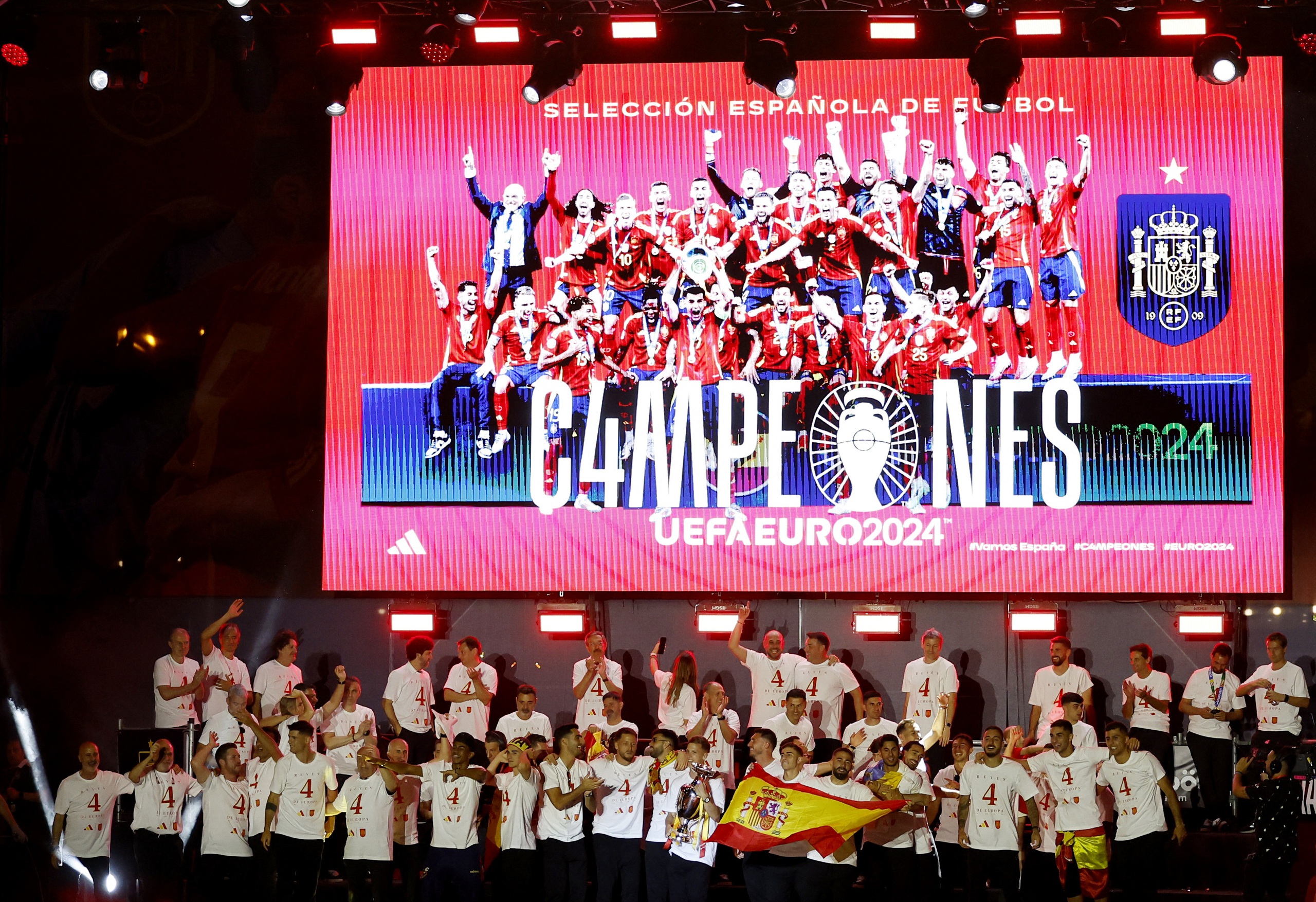 Ho&agrave;nh tr&aacute;ng lễ rước c&uacute;p v&ocirc; địch Euro 2024 của tuyển T&acirc;y Ban Nha tại Madrid- Ảnh 7.