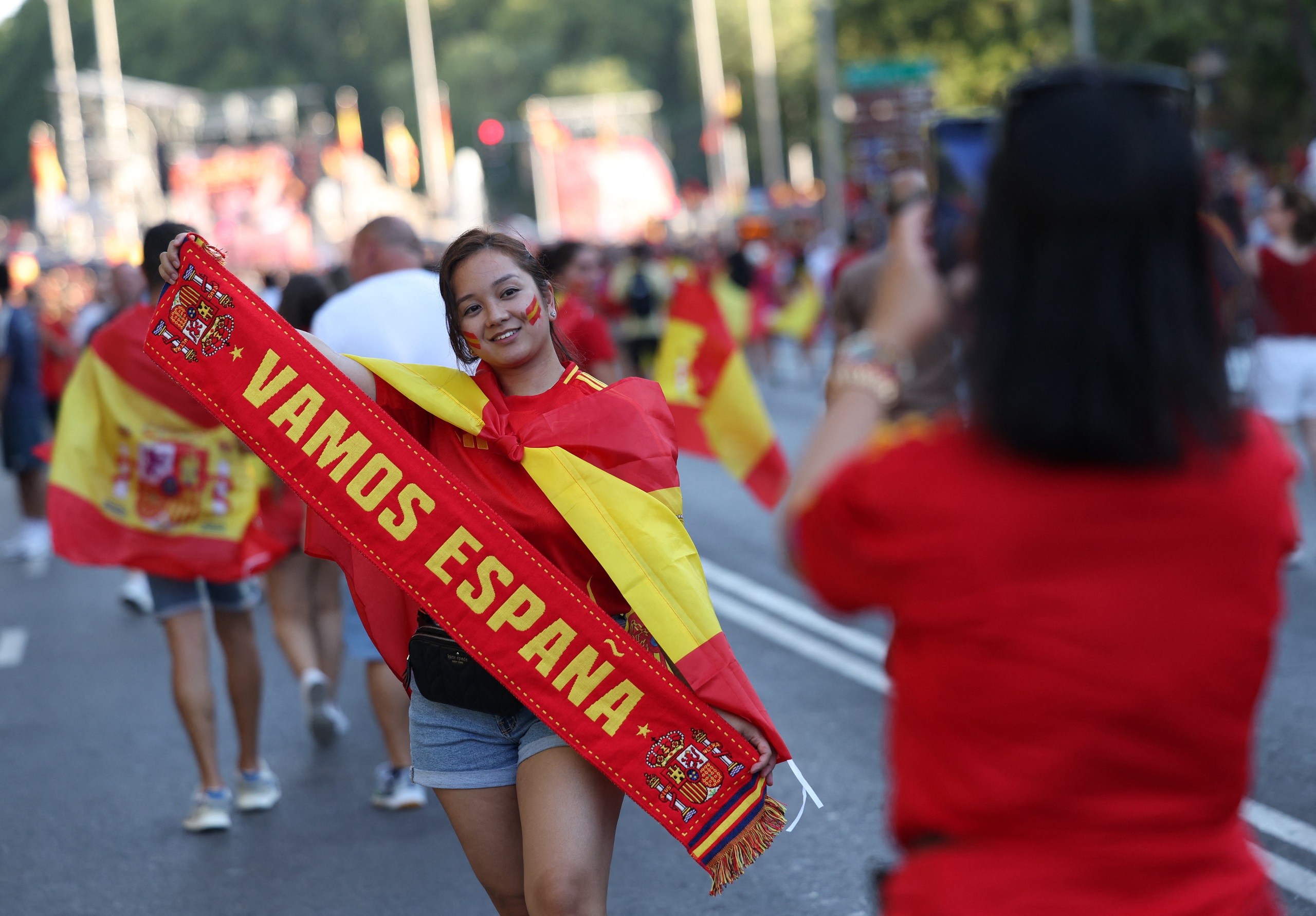 Ho&agrave;nh tr&aacute;ng lễ rước c&uacute;p v&ocirc; địch Euro 2024 của tuyển T&acirc;y Ban Nha tại Madrid- Ảnh 11.
