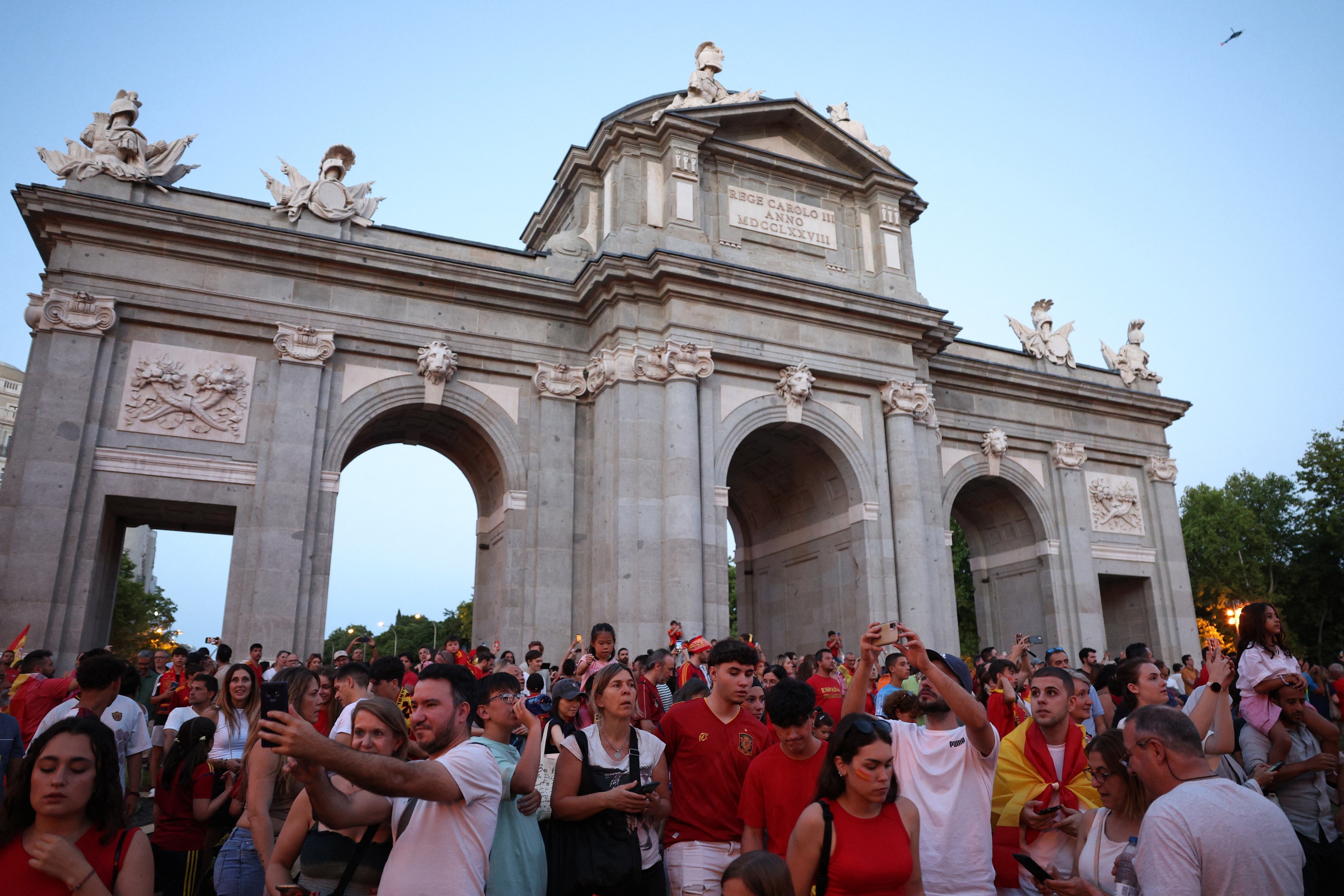 Ho&agrave;nh tr&aacute;ng lễ rước c&uacute;p v&ocirc; địch Euro 2024 của tuyển T&acirc;y Ban Nha tại Madrid- Ảnh 10.