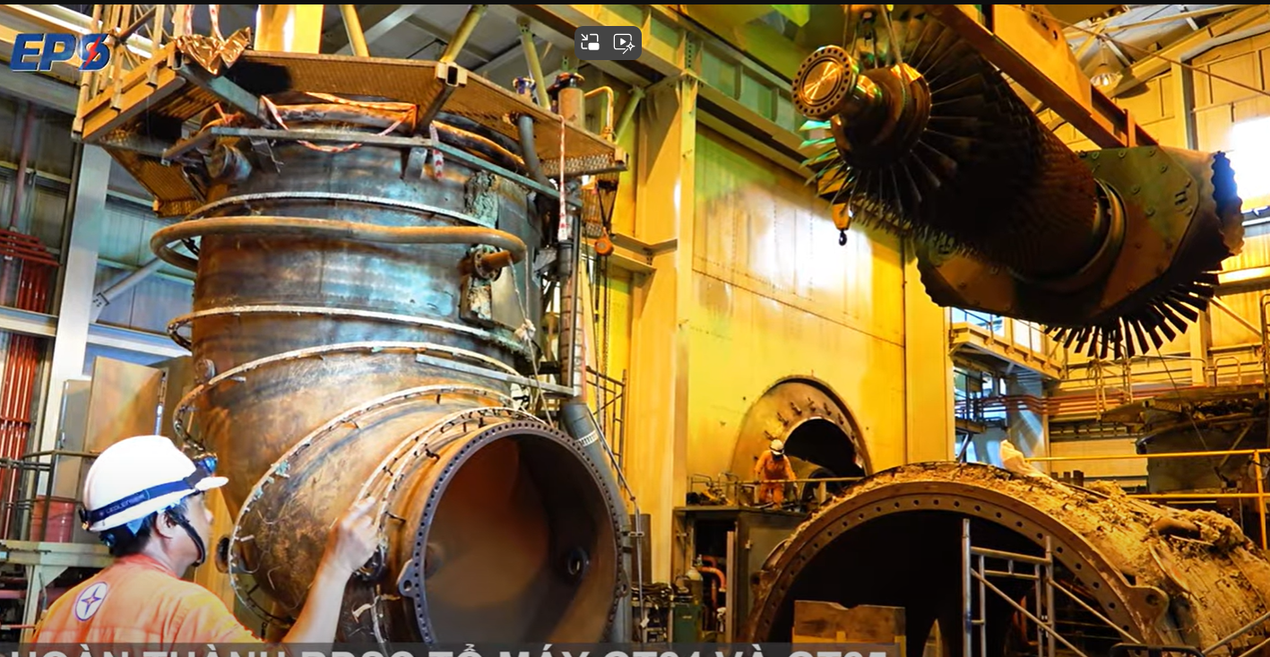 A large machine in a factory Description automatically generated
