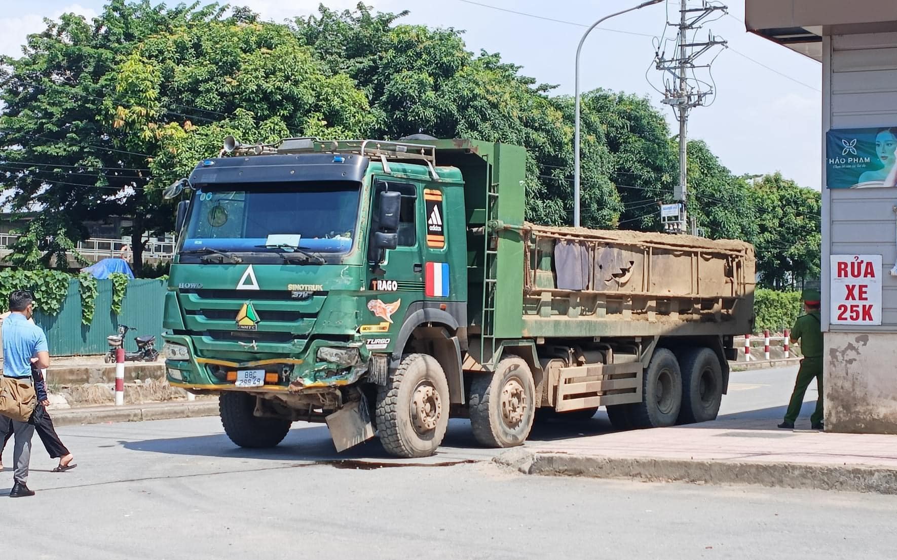 Vụ tai nạn 4 mẹ con tử vong: Truy tìm tài xế xe tải
