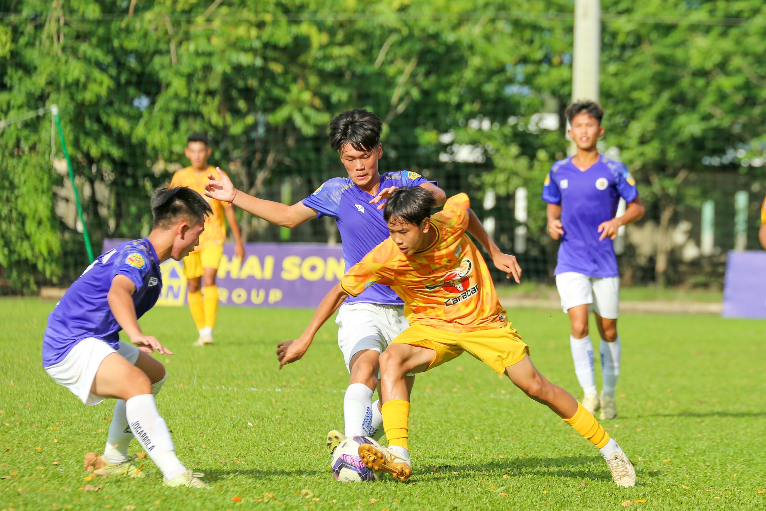 U17 Quốc gia: X&aacute;c định 8 đội v&agrave;o tứ kết, chủ nh&agrave; B&agrave; Rịa - Vũng T&agrave;u bị loại- Ảnh 1.