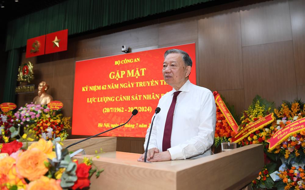 Chủ tịch nước Tô Lâm dự buổi gặp mặt kỷ niệm 62 năm Ngày truyền thống lực lượng Cảnh sát nhân dân