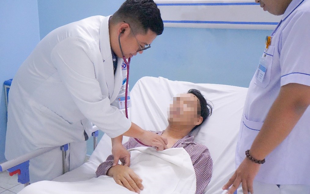 Cứu người đàn ông đột biến gien bất ngờ ngất xỉu
