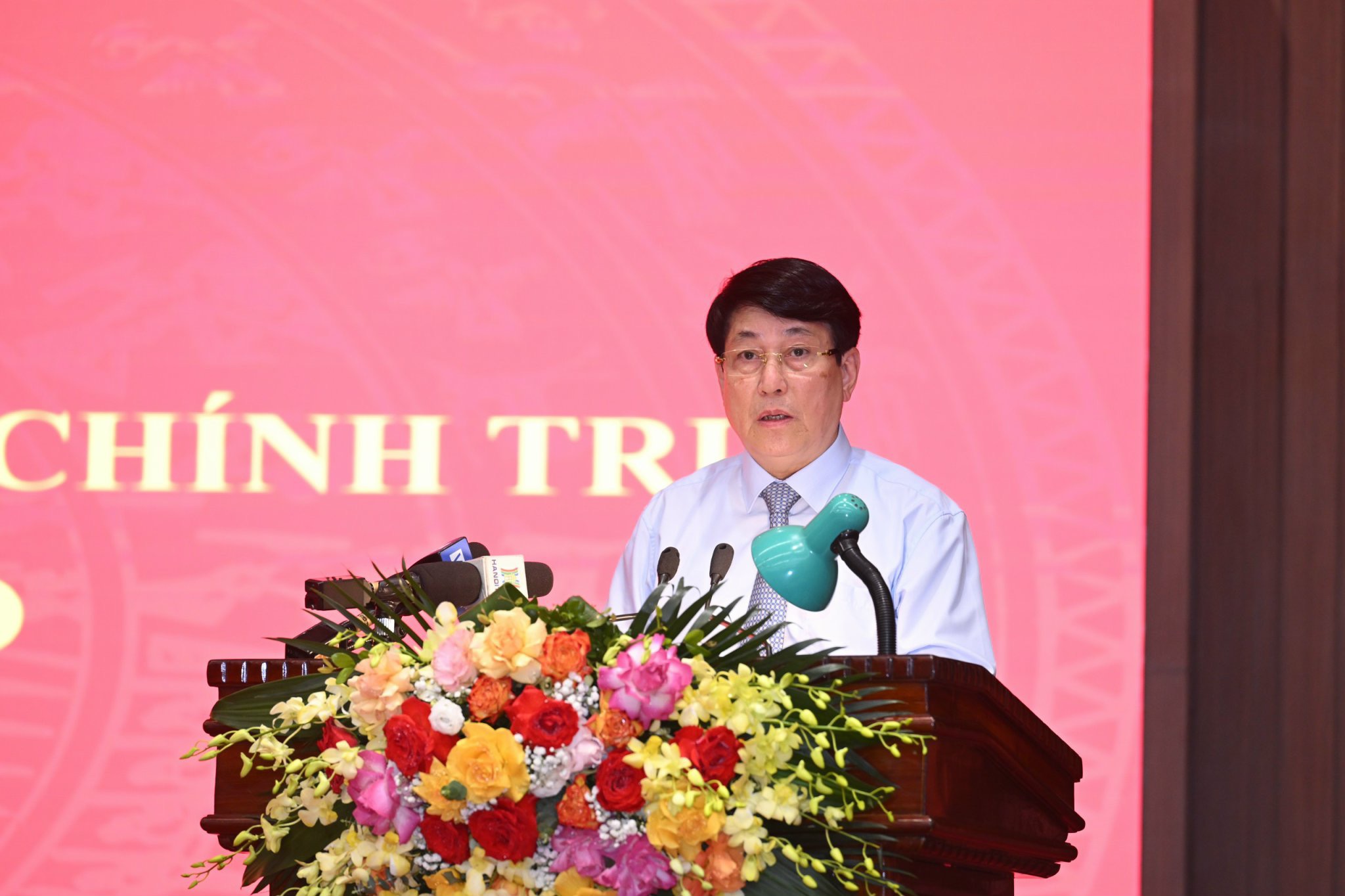 L&agrave;m B&iacute; thư H&agrave; Nội l&agrave; tr&aacute;ch nhiệm nặng nề m&agrave; Bộ Ch&iacute;nh trị giao cho b&agrave; B&ugrave;i Thị Minh Ho&agrave;i- Ảnh 1.