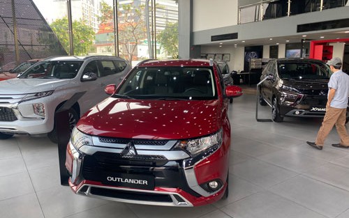 Bộ Tài chính kiến nghị cân nhắc không giảm 50% lệ phí trước bạ ôtô