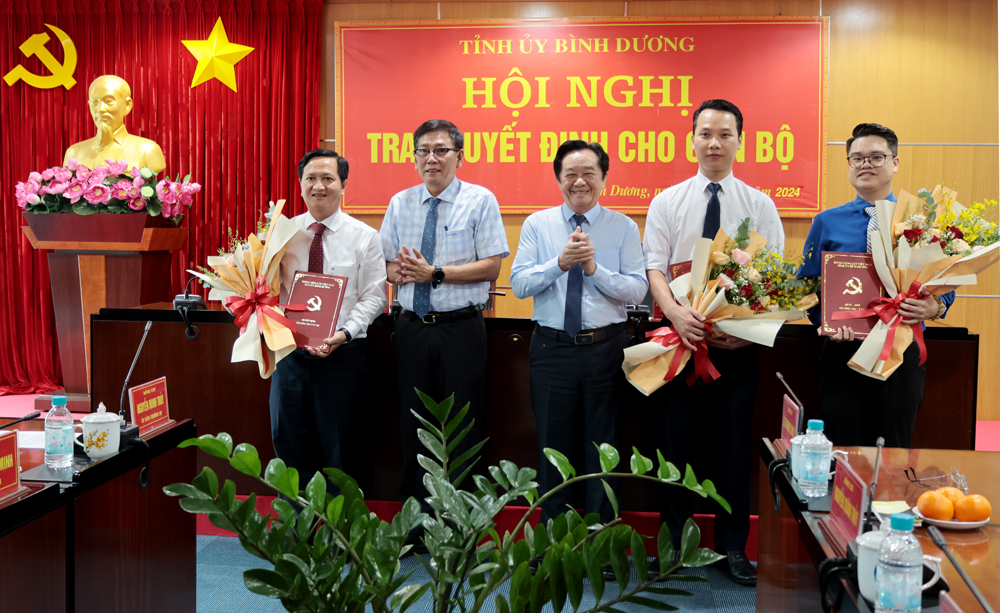 B&igrave;nh Dương điều động, bổ nhiệm nhiều c&aacute;n bộ- Ảnh 1.