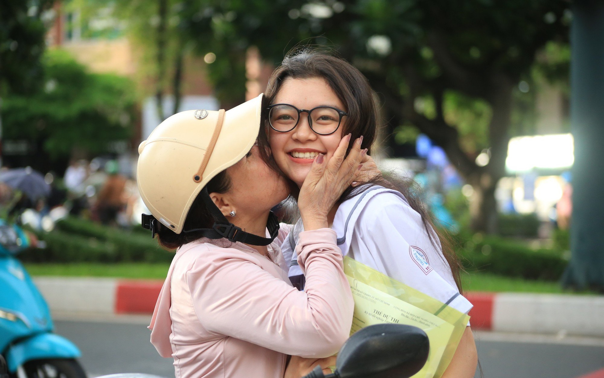 Bất ngờ điểm thi tốt nghiệp THPT: Môn tiếng Anh có 565 điểm 10