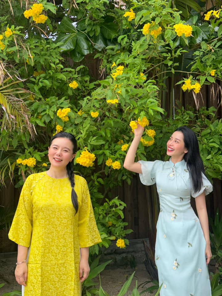 Chi Pu v&agrave; danh ca Trung Quốc khoe d&aacute;ng với &aacute;o d&agrave;i- Ảnh 2.