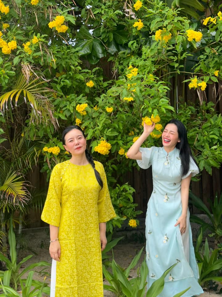 Chi Pu v&agrave; danh ca Trung Quốc khoe d&aacute;ng với &aacute;o d&agrave;i- Ảnh 3.