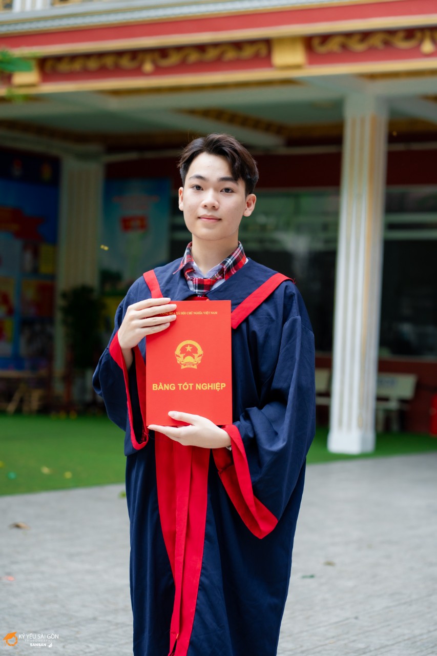 Thủ khoa tốt nghiệp THPT khối C tại TP HCM từng trượt 3 nguyện vọng lớp 10 c&ocirc;ng lập- Ảnh 1.