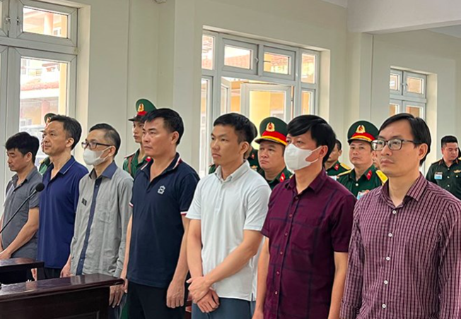 Vụ Việt &Aacute;: Phan Quốc Việt c&ugrave;ng nh&oacute;m cựu sĩ quan Học viện Qu&acirc;n y được giảm &aacute;n- Ảnh 1.