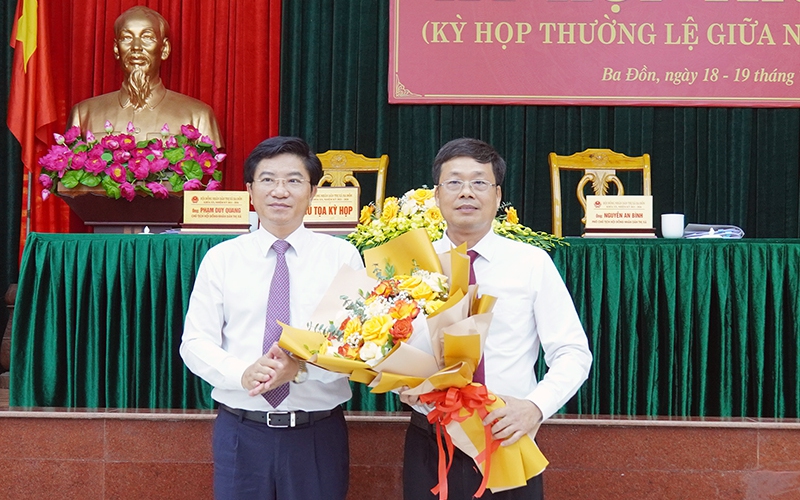 Ông Đinh Thiếu Sơn được bầu giữ chức Chủ tịch UBND thị xã Ba Đồn