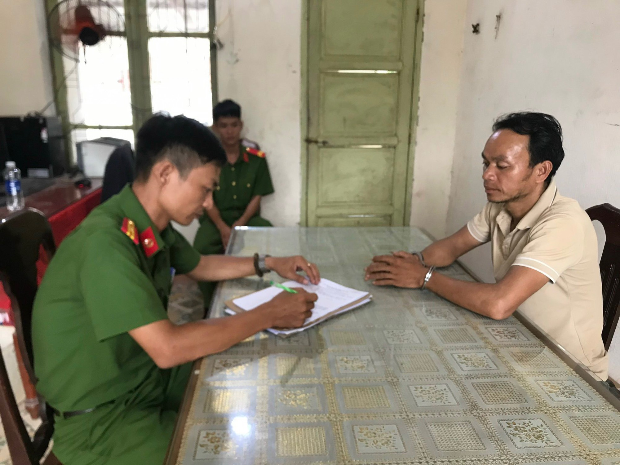 Bắt giữ kẻ t&ocirc;ng chết c&ocirc; gi&aacute;o mầm non trong đ&ecirc;m rồi bỏ chạy- Ảnh 2.