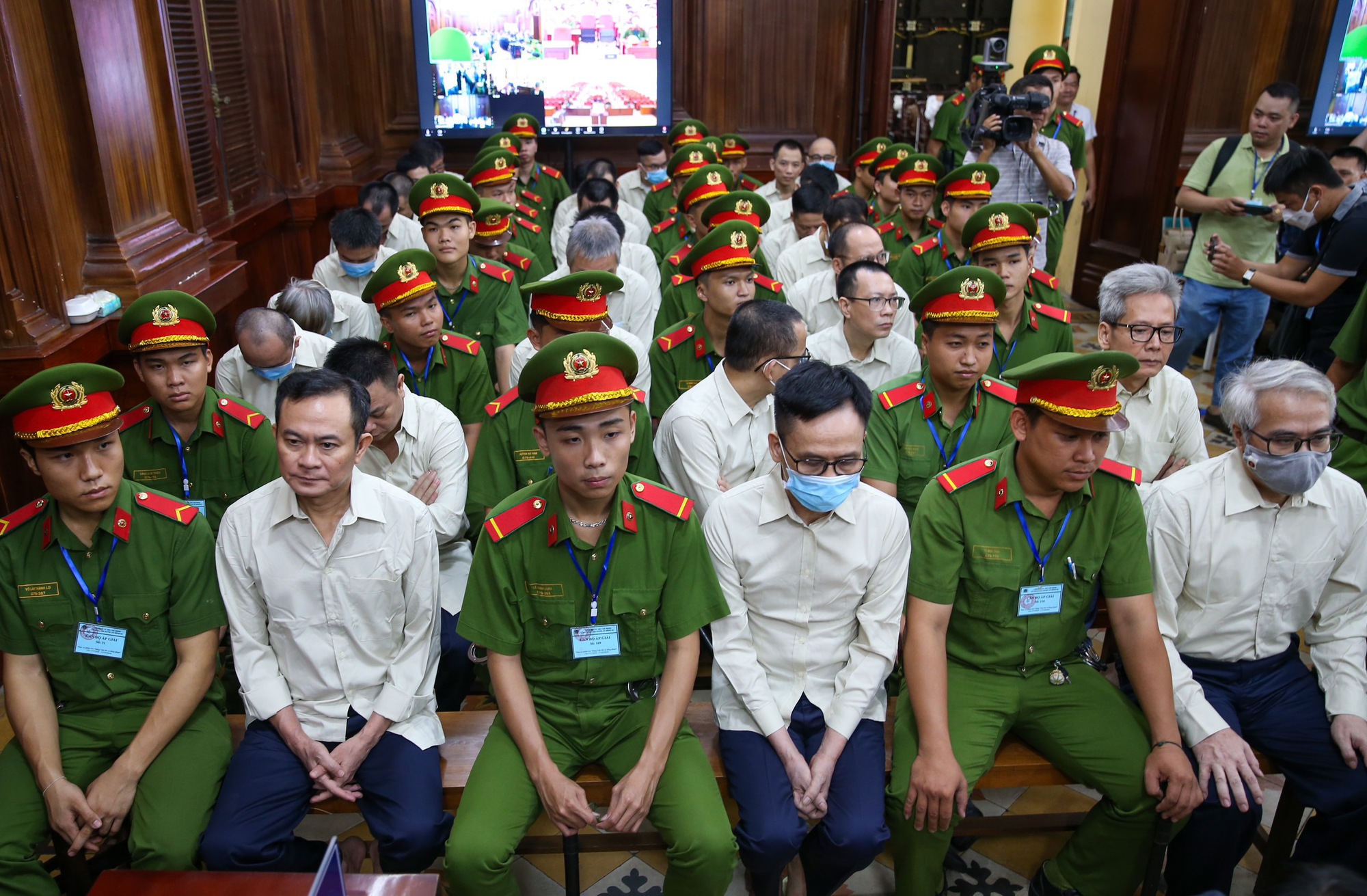 Hai cựu Cục trưởng Cục Đăng kiểm hầu to&agrave;- Ảnh 9.
