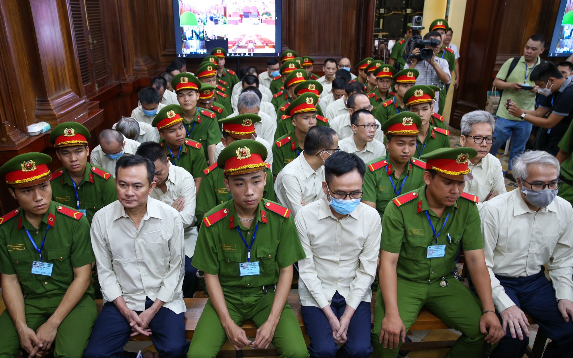Hình ảnh trong ngày đầu xét xử đại án Cục Đăng kiểm Việt Nam